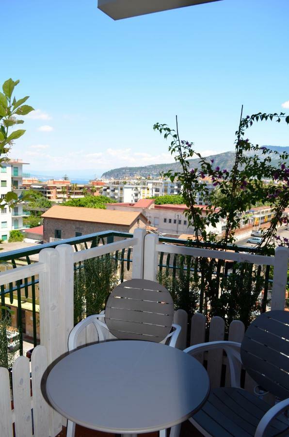 Luiselle Charming Accommodation Sorrento City Center エクステリア 写真